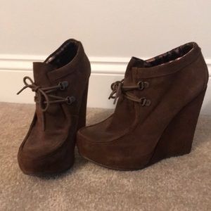 Betsy Johnson wedge boots 9.5